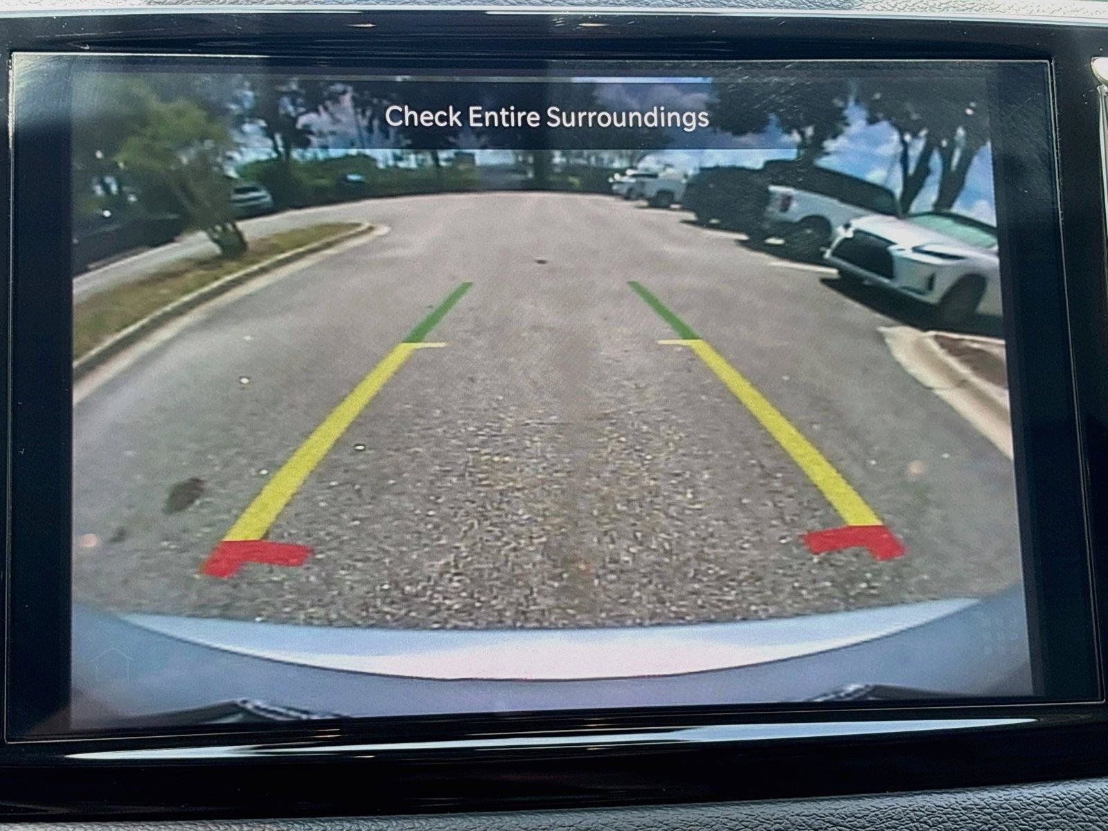 Used 2023 Chrysler Pacifica Touring-L FWD image 13