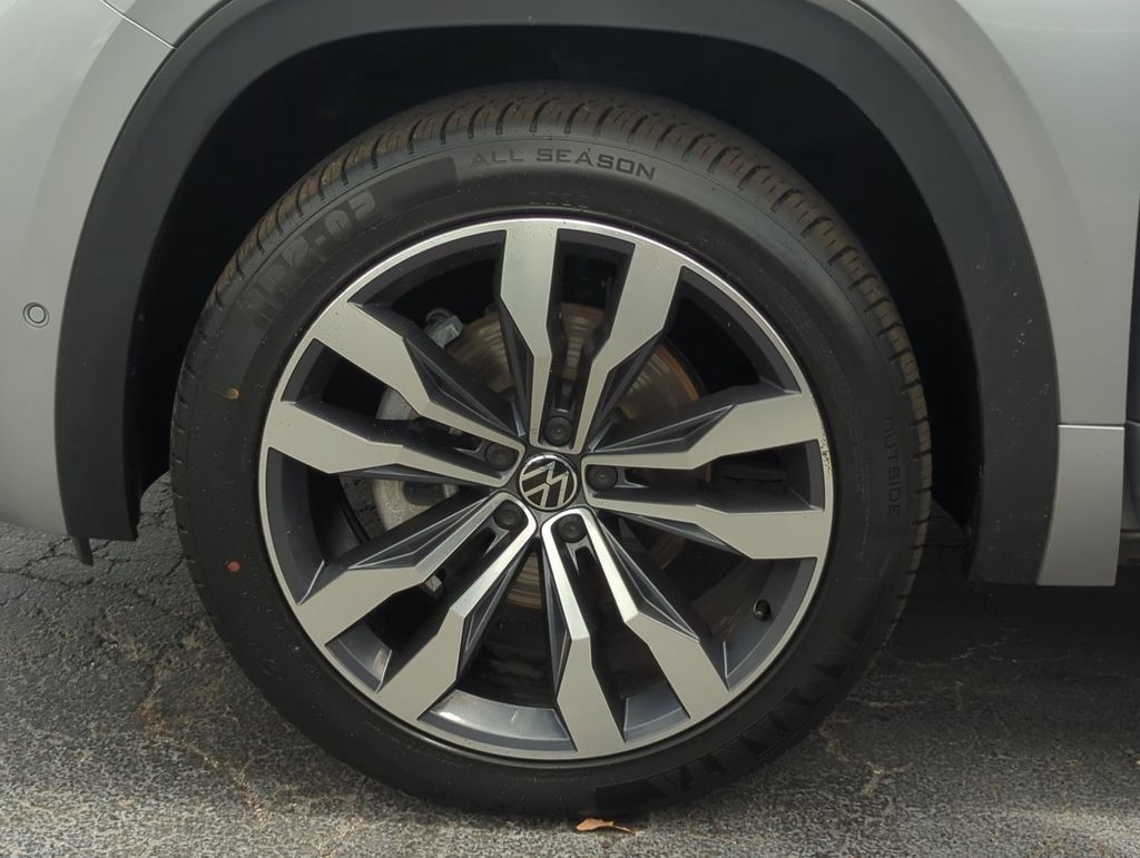 Certified 2023 Volkswagen Atlas Cross Sport SEL Premium R-Line AWD/4WD image 38