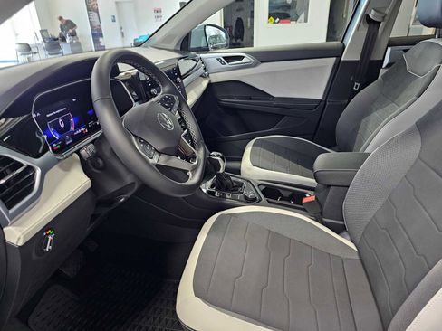 New 2025 Volkswagen Taos SE image 22