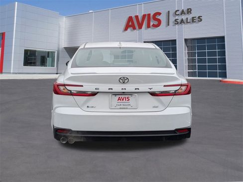Used 2025 Toyota Camry SE image 5