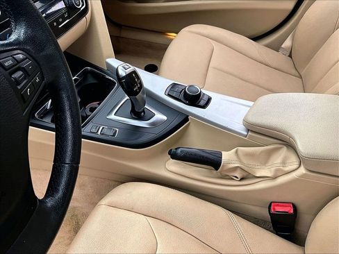 Used 2016 BMW 320i xDrive Sedan image 12