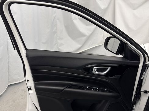 New 2026 Jeep Compass Latitude image 11