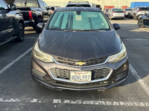 Used 2017 Chevrolet Cruze LT image 5