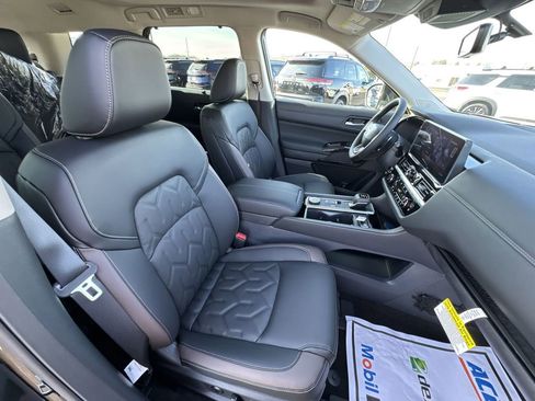 New 2026 Nissan Pathfinder Platinum image 26