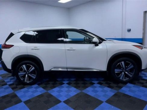 Used 2021 Nissan Rogue SL w/ Premium Package image 9