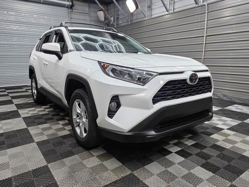 Used 2020 Toyota RAV4 XLE w/ Convenience Package AWD/4WD image 4