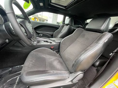 Used 2017 Dodge Challenger R/T Plus RWD image 9