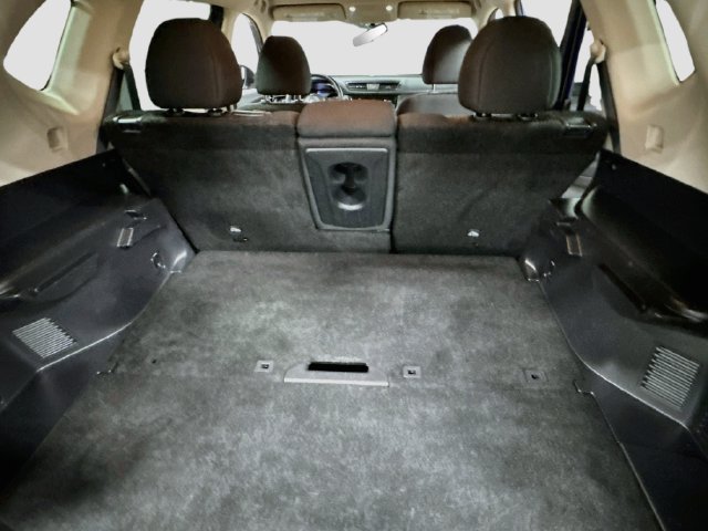 Used 2018 Nissan Rogue SV AWD/4WD image 25