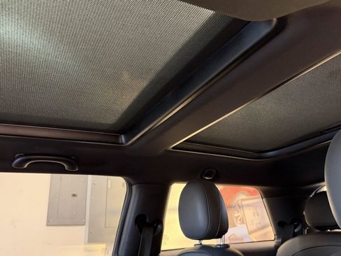 Used 2021 MINI Cooper 2-Door Hardtop image 10