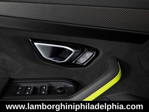 Used 2022 Lamborghini Urus AWD/4WD image 13