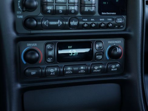 Used 2002 Chevrolet Corvette Coupe w/ Preferred Equipment Group2 image 16