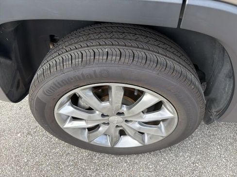 Used 2018 Jeep Cherokee Limited image 5