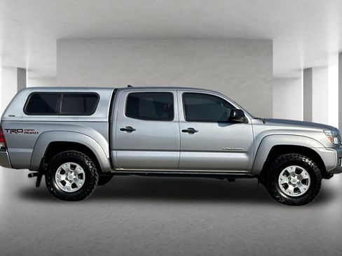 Used 2015 Toyota Tacoma 4x4 Double Cab w/ TRD Off-Road Package image 3