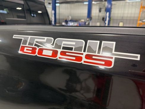 Used 2019 Chevrolet Silverado 1500 LT Trail Boss AWD/4WD image 7