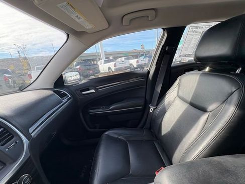 Used 2016 Chrysler 300 Limited image 13