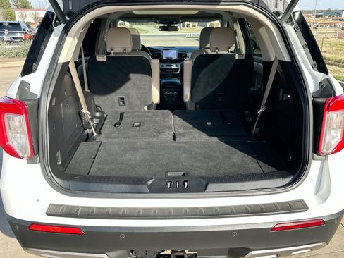 Used 2021 Ford Explorer XLT w/ Equipment Group 202A image 25