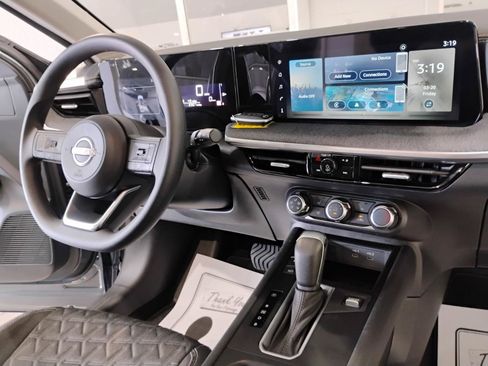 Used 2025 Nissan Kicks SV w/ SV Premium Package FWD image 65
