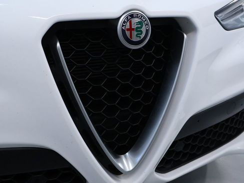 Used 2021 Alfa Romeo Stelvio Ti image 9
