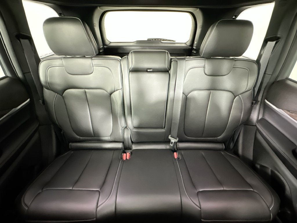 New 2027 Jeep Grand Cherokee Limited w/ Limited Altitude Package AWD/4WD image 10