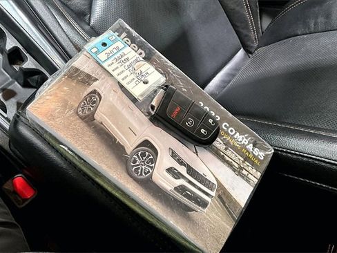 Used 2022 Jeep Compass Latitude image 36