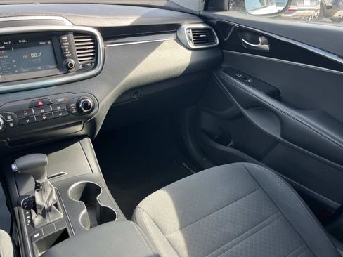 Used 2020 Kia Sorento LX FWD image 14