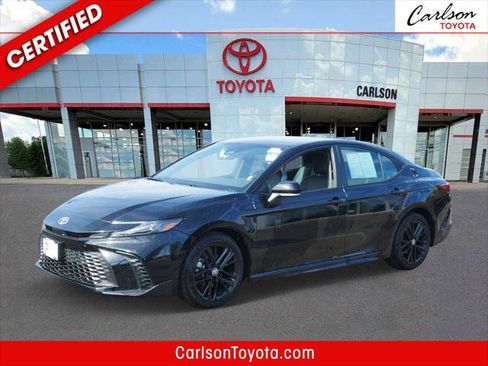 Certified 2025 Toyota Camry SE image 1