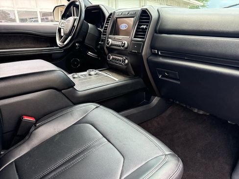 Used 2021 Ford Expedition Max Limited image 19