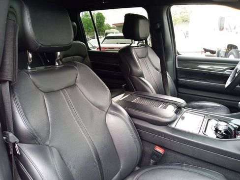 Used 2022 Jeep Wagoneer Series II image 12