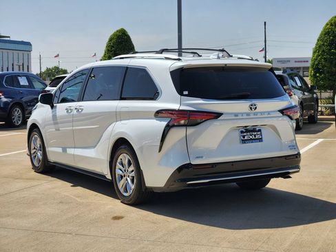 Used 2022 Toyota Sienna Limited AWD/4WD image 5