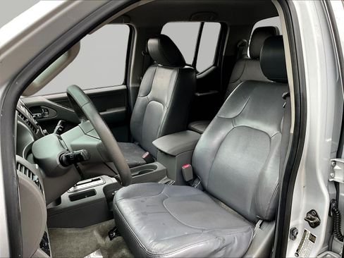 Used 2012 Nissan Frontier SL AWD/4WD image 21