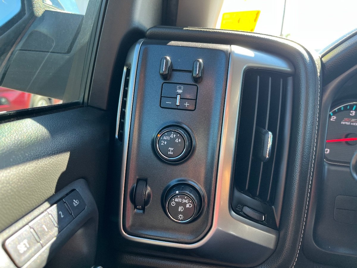 Used 2015 Chevrolet Silverado 1500 LTZ Z71 w/ LTZ Plus Package AWD/4WD image 21