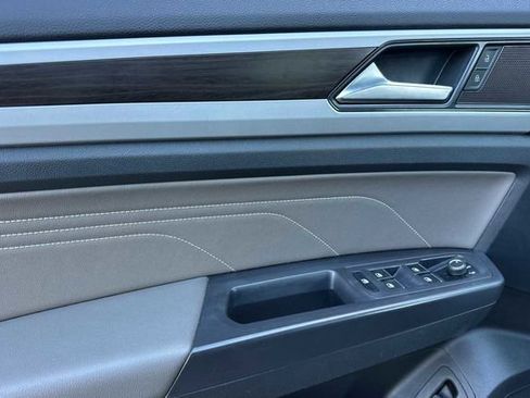 Used 2021 Volkswagen Atlas SE w/ Panoramic Sunroof Package image 10