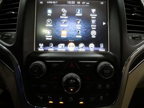 Used 2017 Jeep Grand Cherokee Overland w/ Jeep Active Safety Group image 21