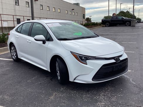 Certified 2025 Toyota Corolla LE FWD image 2