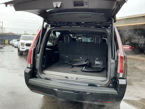 Used 2017 Cadillac Escalade ESV Platinum image 26
