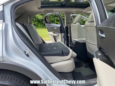 Used 2019 Cadillac XT4 Luxury w/ Cold Weather Package AWD/4WD image 39
