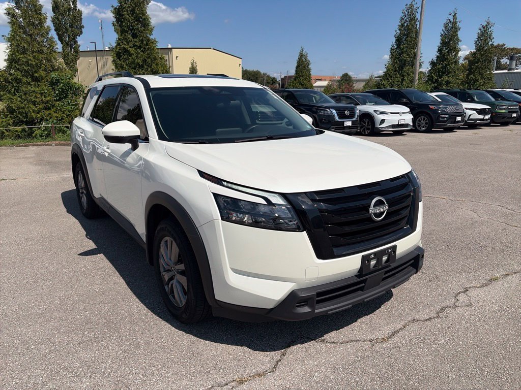 Used 2024 Nissan Pathfinder SV w/ SV Premium Package AWD/4WD image 8