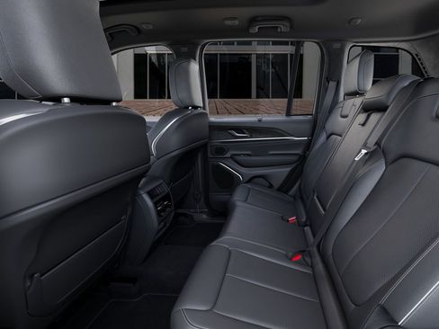 New 2025 Jeep Grand Cherokee Overland w/ Luxury Tech Group IV AWD/4WD image 23