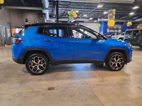 Used 2025 Jeep Compass Limited AWD/4WD image 10