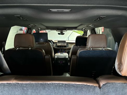 Used 2021 Chevrolet Suburban High Country image 25