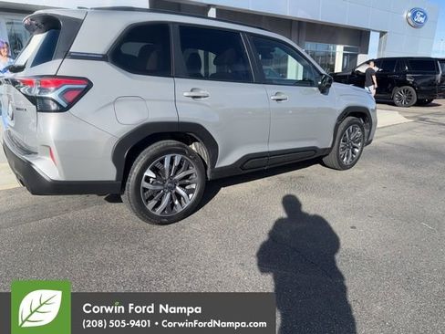 Used 2025 Subaru Forester Touring image 3