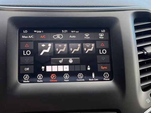 Used 2019 Jeep Cherokee Latitude Plus w/ Comfort/Convenience Group FWD image 15