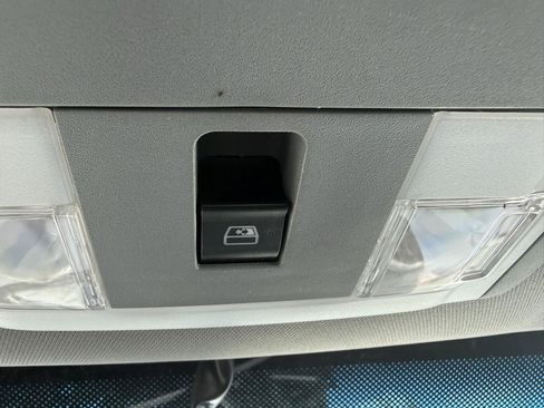 Used 2011 Ford F150 XLT w/ XLT Chrome Pkg AWD/4WD image 16