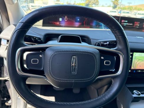 Certified 2025 Lincoln Navigator Reserve AWD/4WD image 12