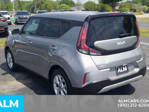 Used 2024 Kia Soul LX w/ Option Group 015 FWD image 10