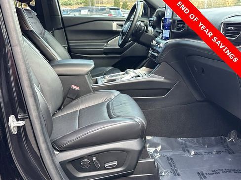 Certified 2020 Ford Explorer Platinum w/ Premium Technology Package image 13