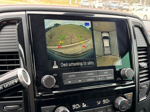 Used 2024 Nissan Titan PRO-4X w/ Pro-4x Convenience Package image 19