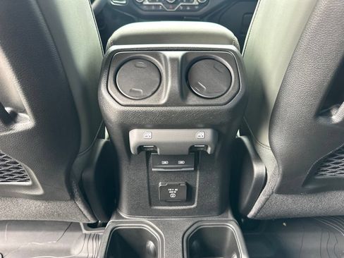 Used 2025 Jeep Gladiator Mojave AWD/4WD image 18