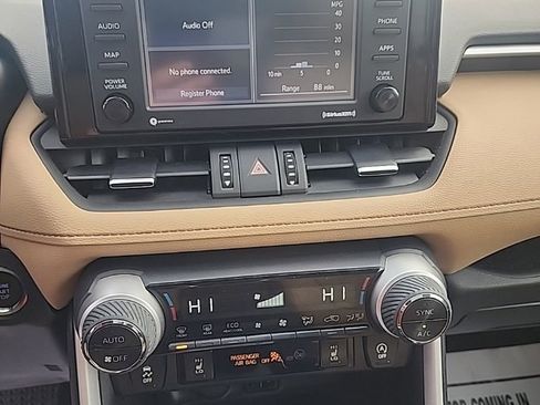 Used 2021 Toyota RAV4 XLE Premium image 22