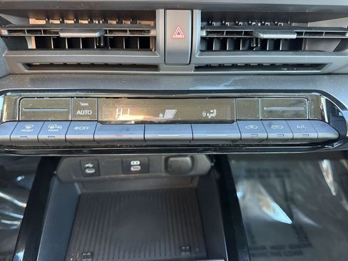 Used 2024 Toyota Prius LE image 17